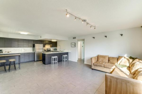 2 Mi to Tempe Marketplace and ASU Condo with Pool
